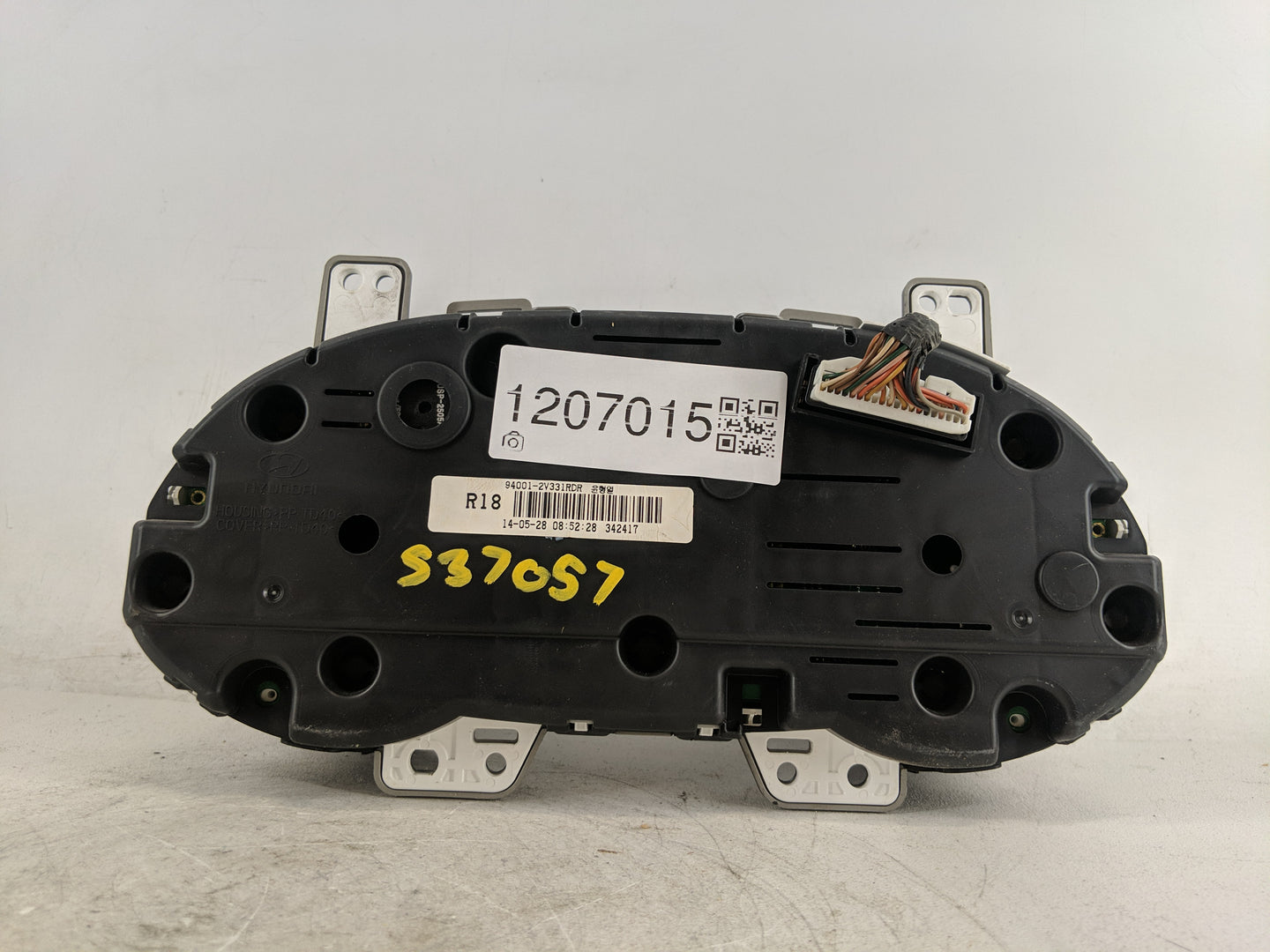 2012-2015 Hyundai Veloster Instrument Cluster Speedometer Gauges P/N:94001-2V331RDR Fits Fits 2012 2013 2014 2015 OEM Used A
