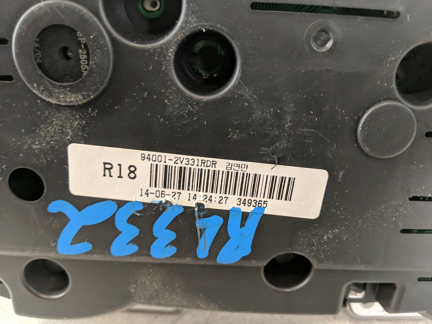 2012-2015 Hyundai Veloster Instrument Cluster Speedometer Gauges P/N:94001-2V331RDR Fits Fits 2012 2013 2014 2015 OEM Used A