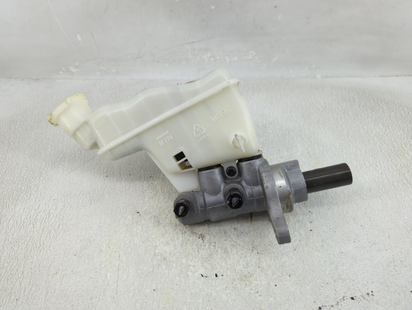 2012-2017 Hyundai Veloster Brake Master Cylinder - Oemusedautoparts1.com