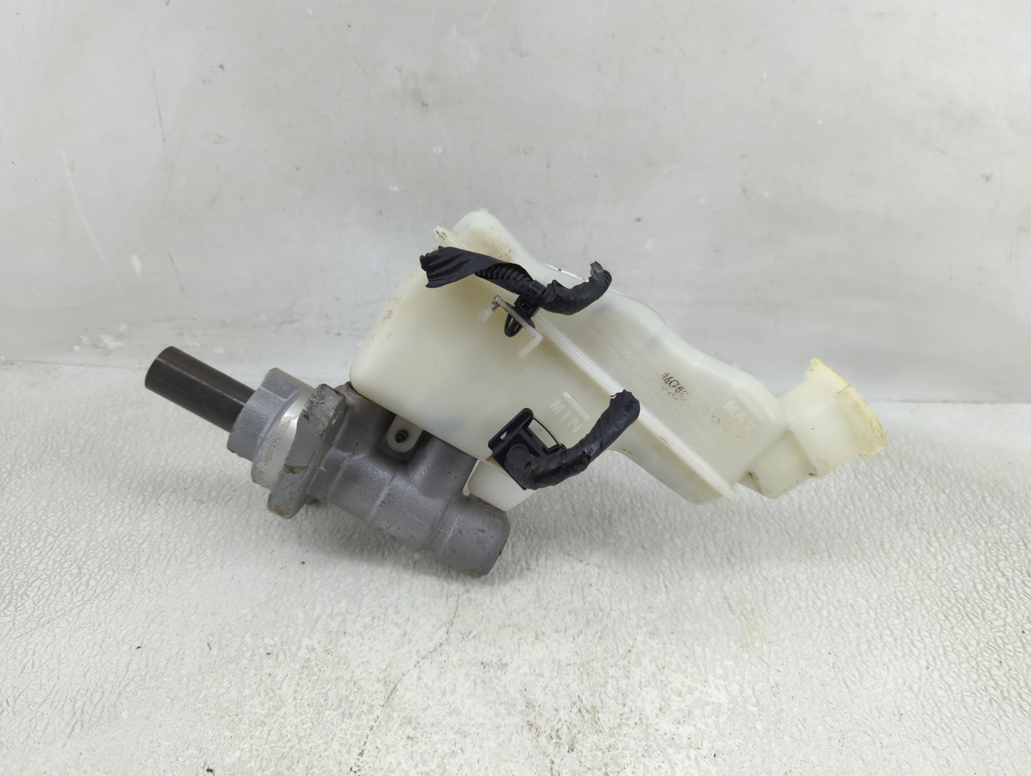 2012-2017 Hyundai Veloster Brake Master Cylinder - Oemusedautoparts1.com