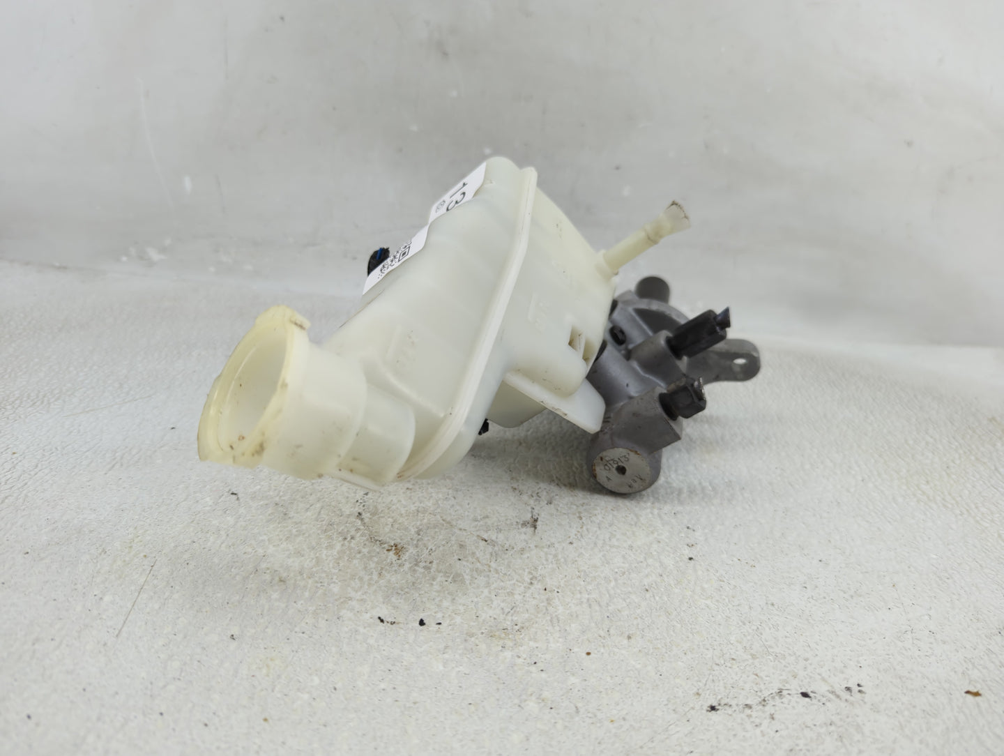 2012-2017 Hyundai Veloster Brake Master Cylinder - Oemusedautoparts1.com
