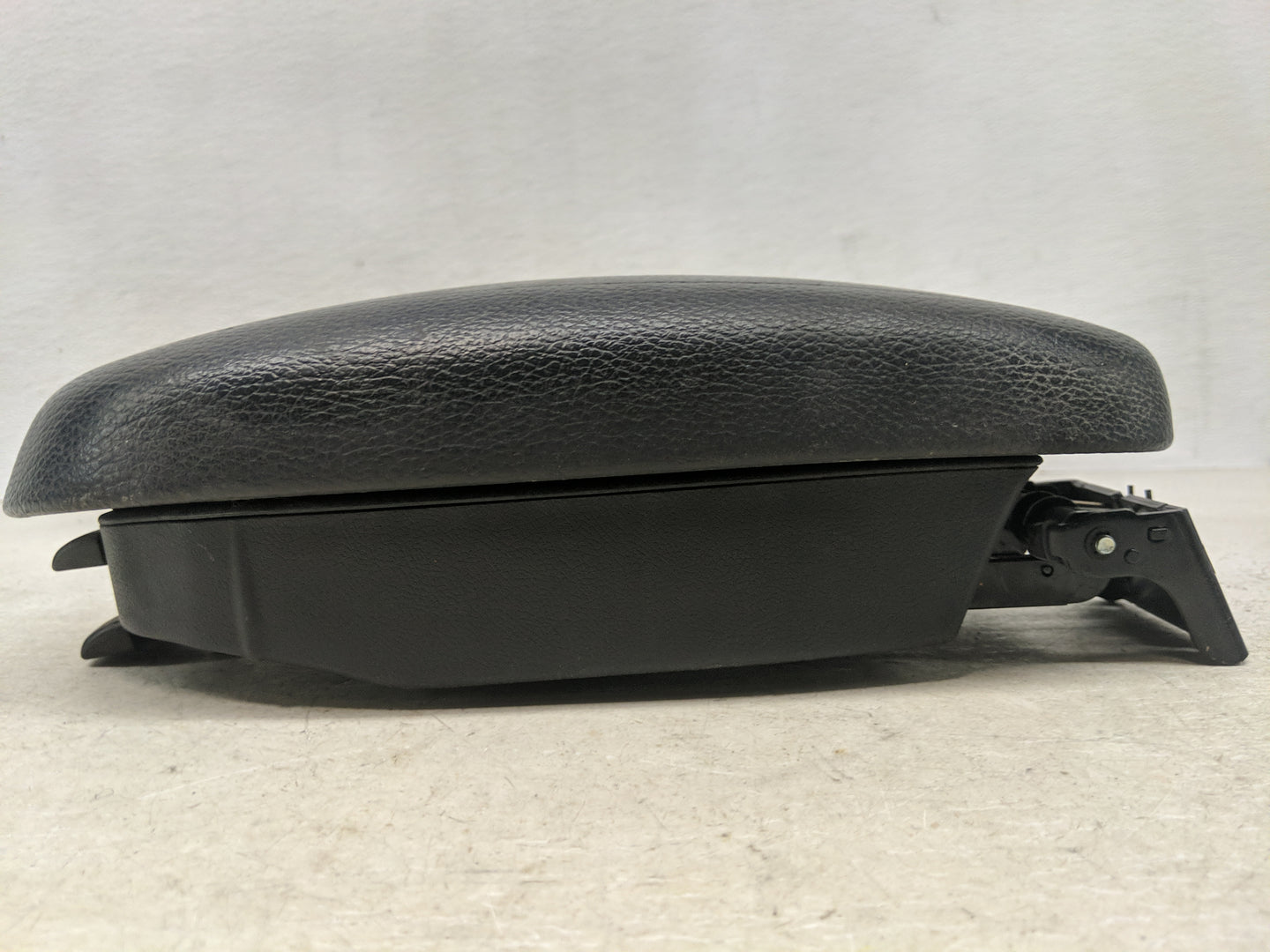 2015 Hyundai Veloster Center Console Armrest Cover Lid Fits OEM Used Auto Parts - Oemusedautoparts1.com