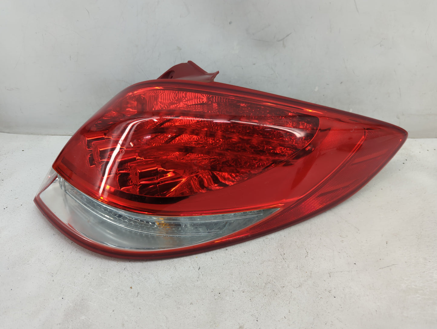 2013-2017 Hyundai Veloster Tail Light Assembly Passenger Right OEM Fits Fits 2013 2014 2015 2016 2017 OEM Used Auto Parts - 