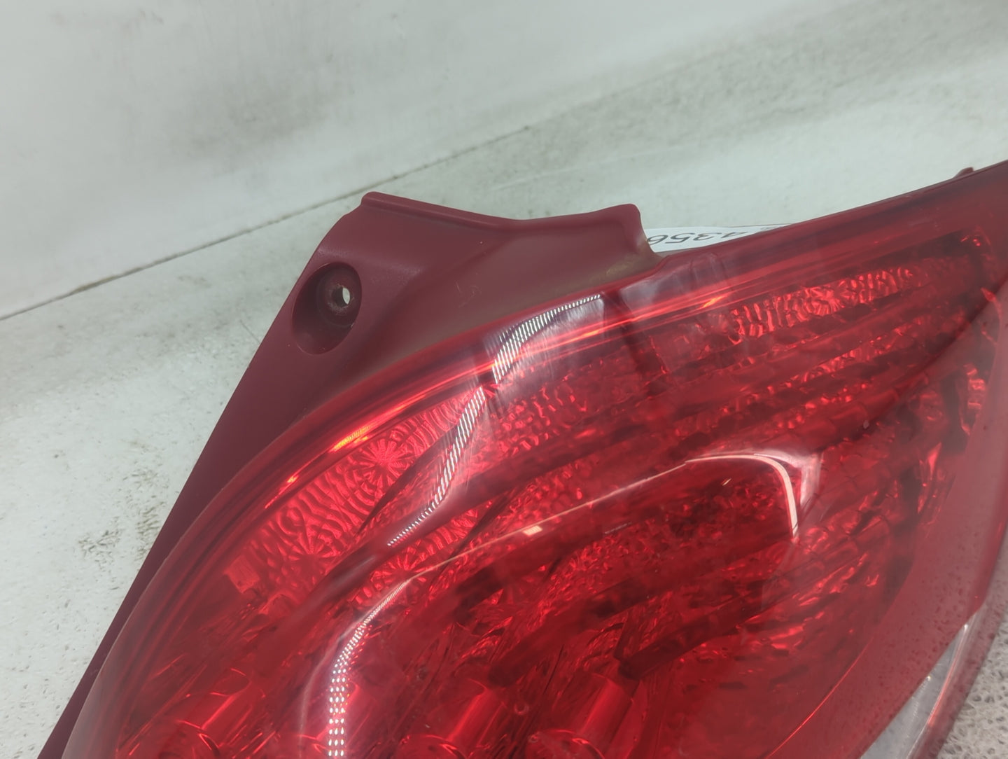 2013-2017 Hyundai Veloster Tail Light Assembly Passenger Right OEM P/N:92402-2V120 Fits Fits 2013 2014 2015 2016 2017 OEM Us