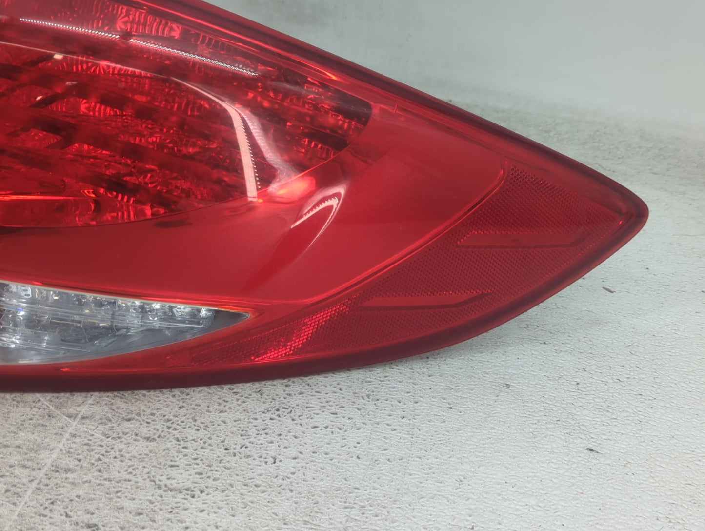 2013-2017 Hyundai Veloster Tail Light Assembly Passenger Right OEM P/N:92402-2V120 Fits Fits 2013 2014 2015 2016 2017 OEM Us