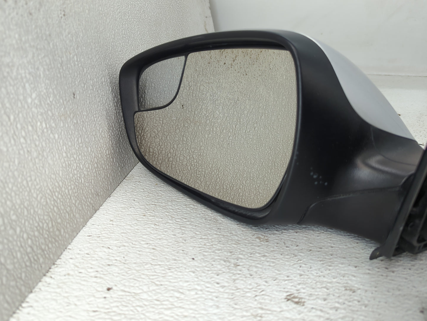 2014-2017 Hyundai Veloster Driver Side View Mirror - Left Door Mirror OEM Used - Oemusedautoparts1.com