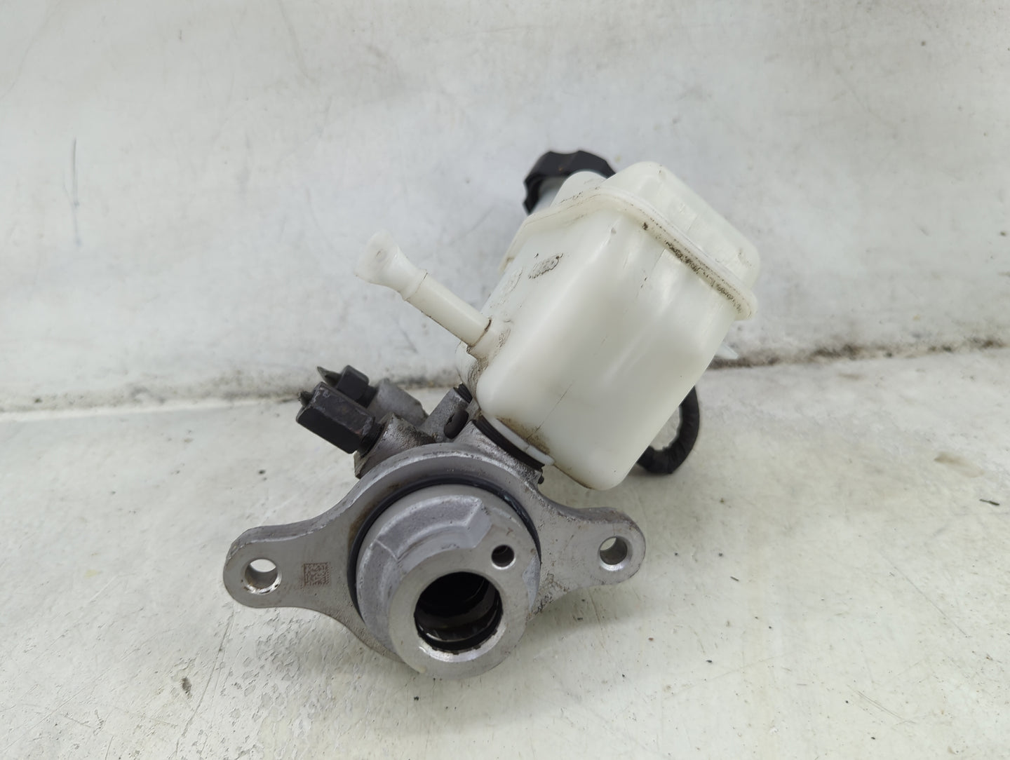 2012-2017 Hyundai Veloster Brake Master Cylinder 1492388 - Oemusedautoparts1.com