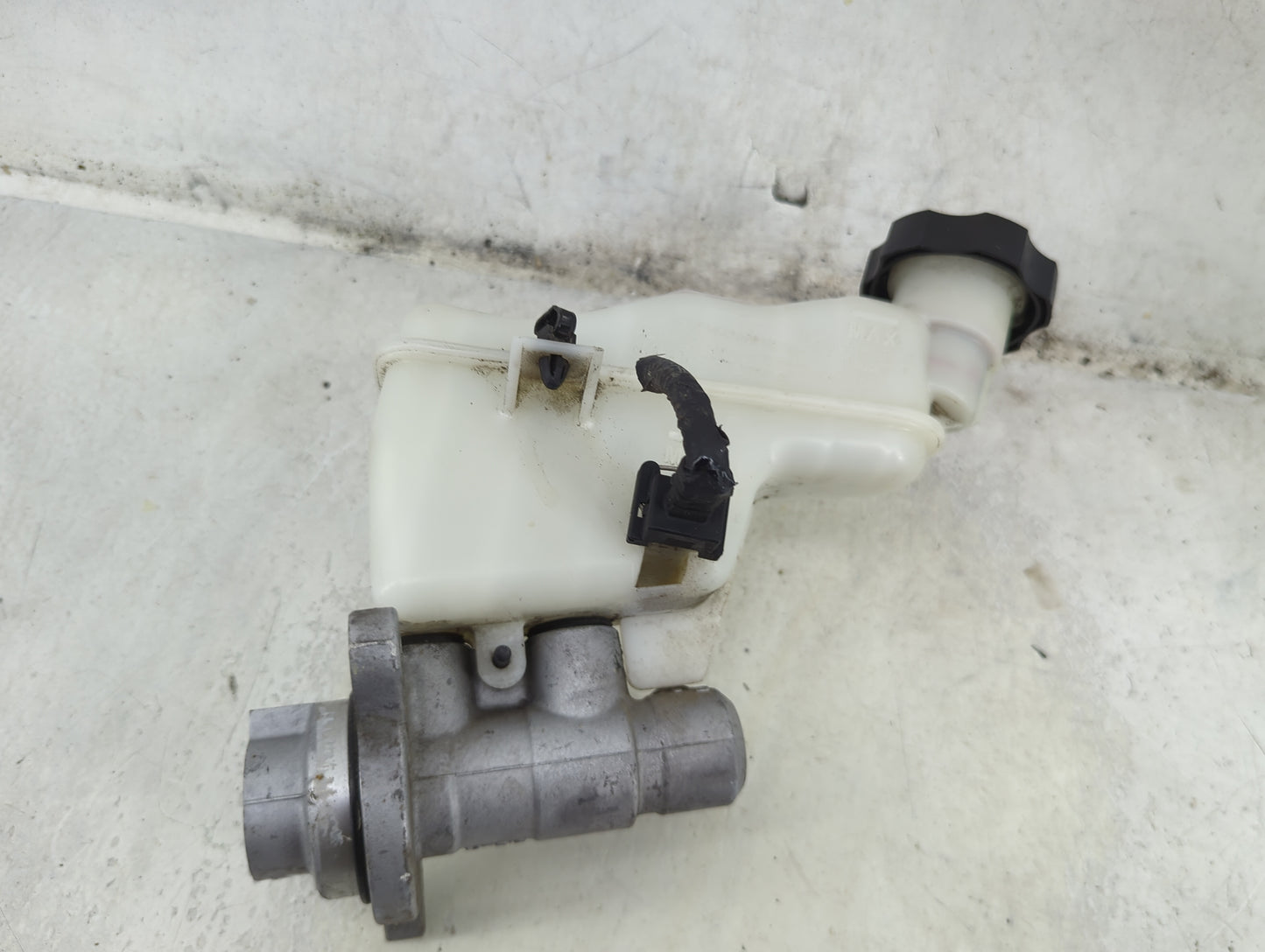 2012-2017 Hyundai Veloster Brake Master Cylinder 1492388 - Oemusedautoparts1.com