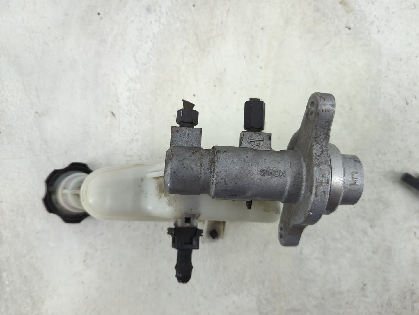 2012-2017 Hyundai Veloster Brake Master Cylinder 1492388 - Oemusedautoparts1.com