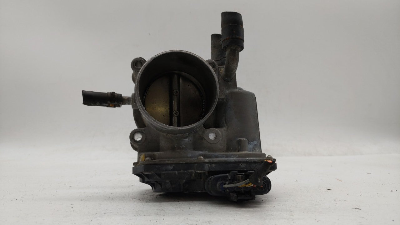 2012-2017 Hyundai Veloster Throttle Body P/N:35100-2B300 Fits Fits 2012 2013 2014 2015 2016 2017 2018 2019 OEM Used Auto Par