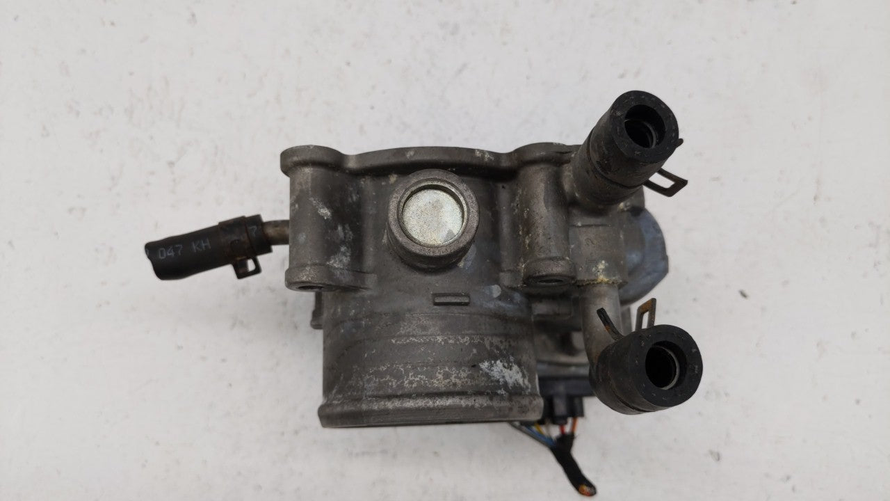 2012-2017 Hyundai Veloster Throttle Body P/N:35100-2B300 Fits Fits 2012 2013 2014 2015 2016 2017 2018 2019 OEM Used Auto Par