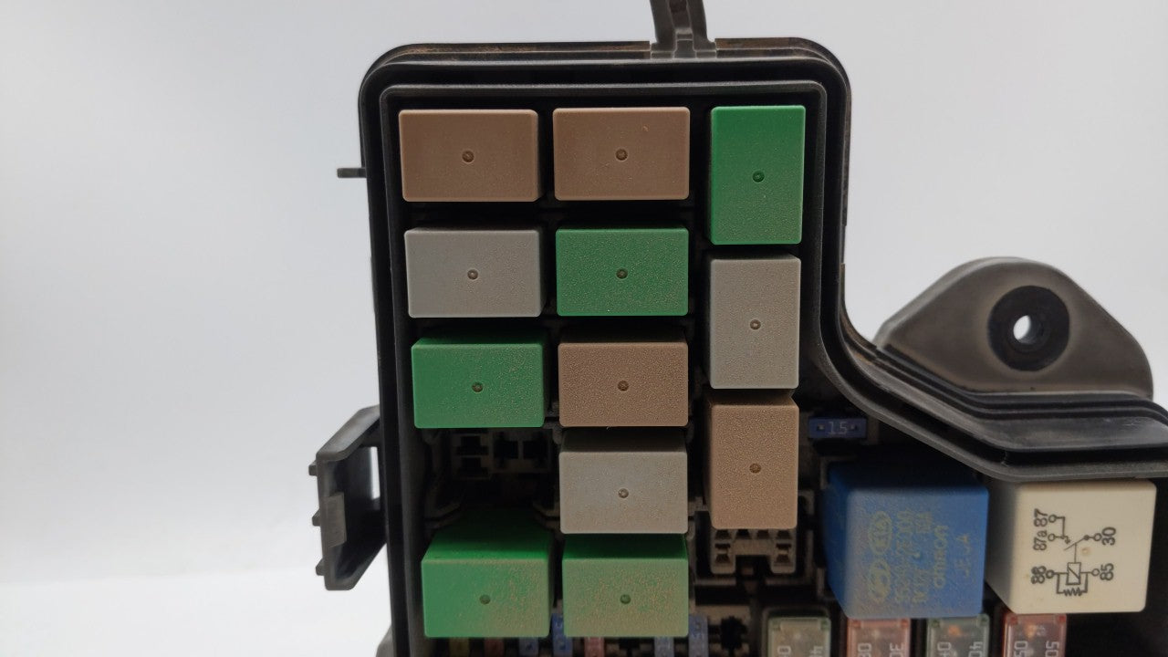 2015-2017 Hyundai Veloster Fusebox Fuse Box Panel Relay Module Fits Fits 2015 2016 2017 OEM Used Auto Parts - Oemusedautopar