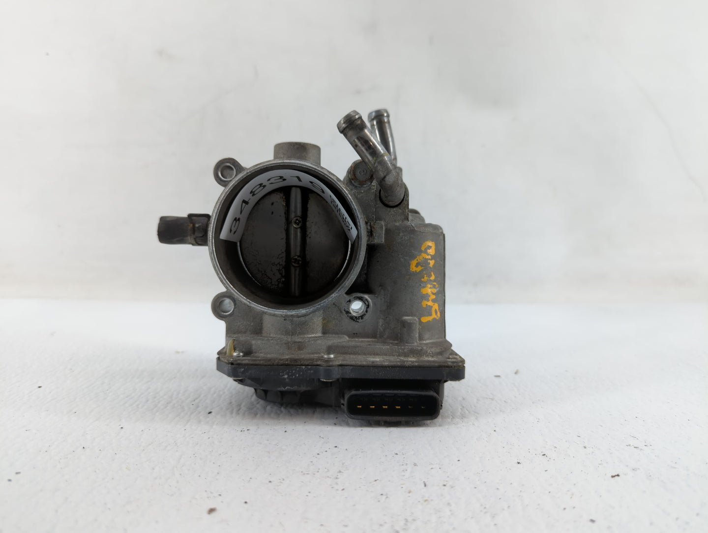 2013-2014 Hyundai Veloster Throttle Body P/N:35100-2B320 Fits Fits 2013 2014 2015 2016 OEM Used Auto Parts - Oemusedautopart