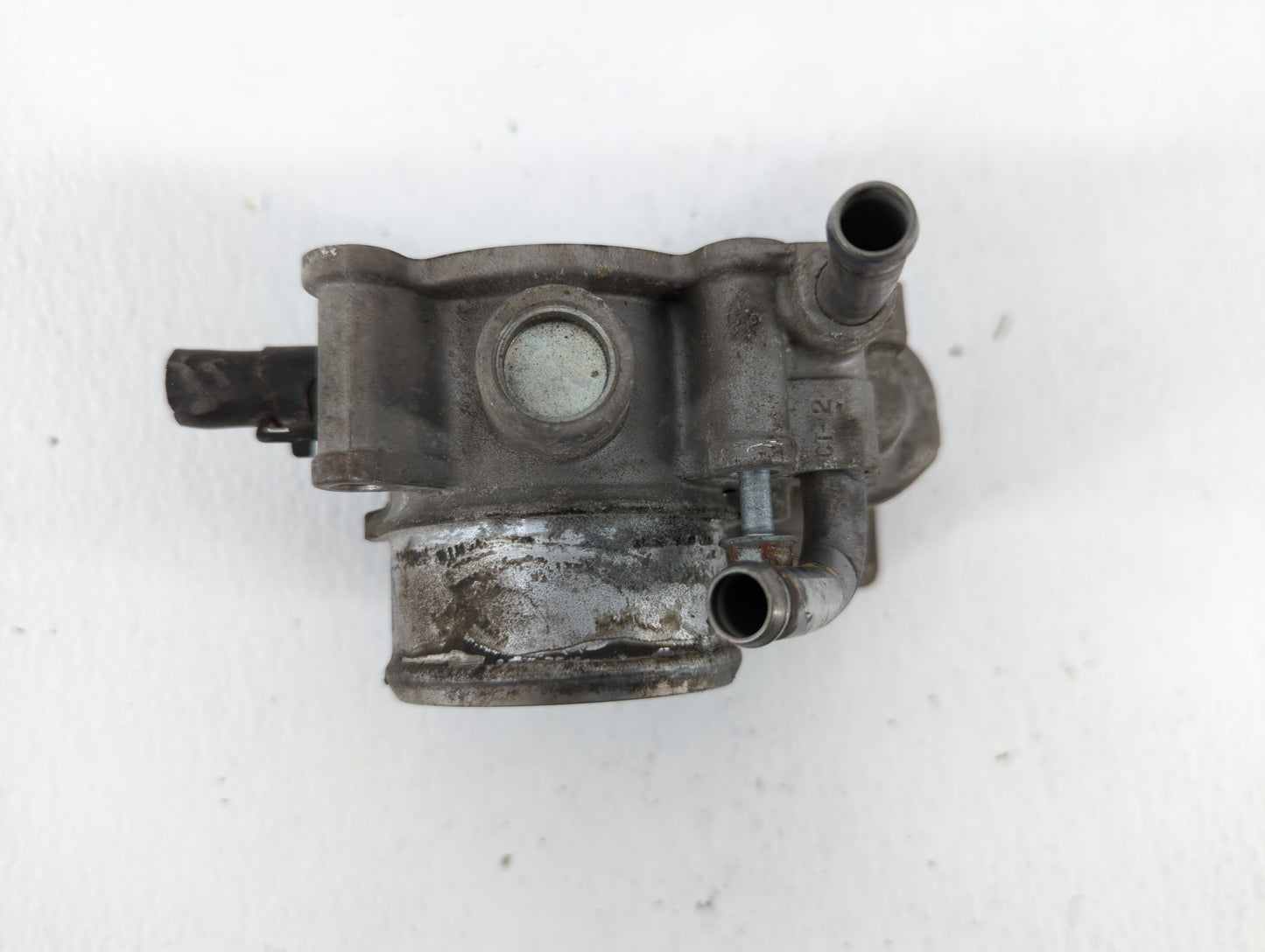 2013-2014 Hyundai Veloster Throttle Body P/N:35100-2B320 Fits Fits 2013 2014 2015 2016 OEM Used Auto Parts - Oemusedautopart