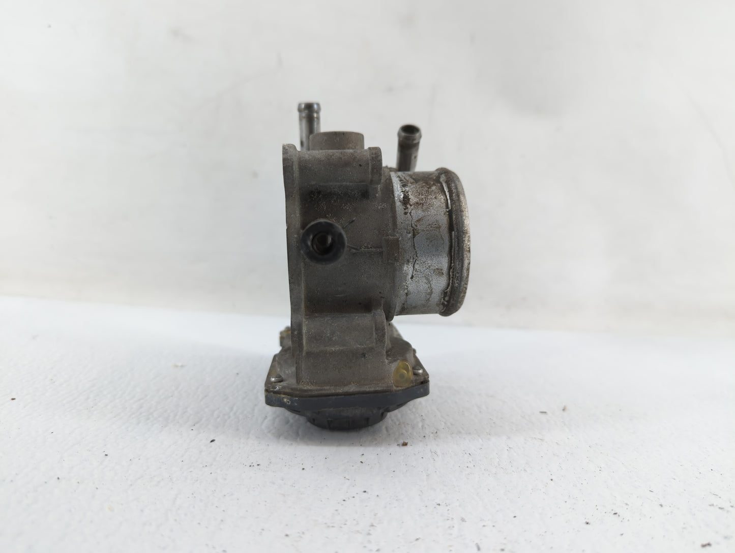 2013-2014 Hyundai Veloster Throttle Body P/N:35100-2B320 Fits Fits 2013 2014 2015 2016 OEM Used Auto Parts - Oemusedautopart