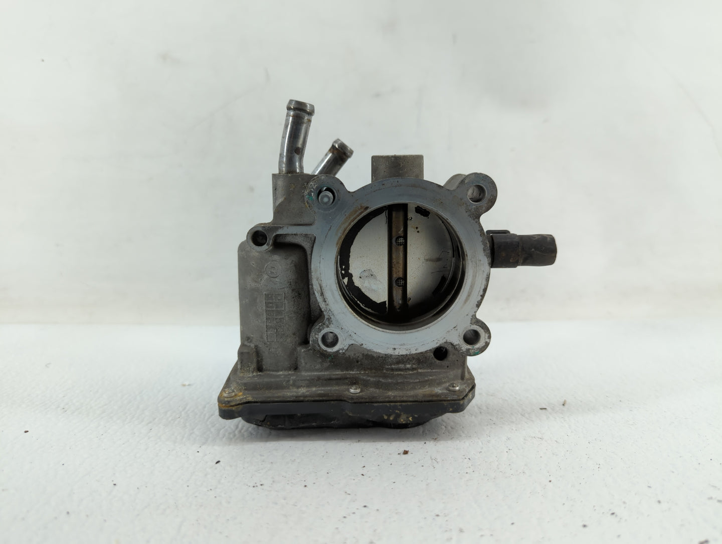 2013-2014 Hyundai Veloster Throttle Body P/N:35100-2B320 Fits Fits 2013 2014 2015 2016 OEM Used Auto Parts - Oemusedautopart