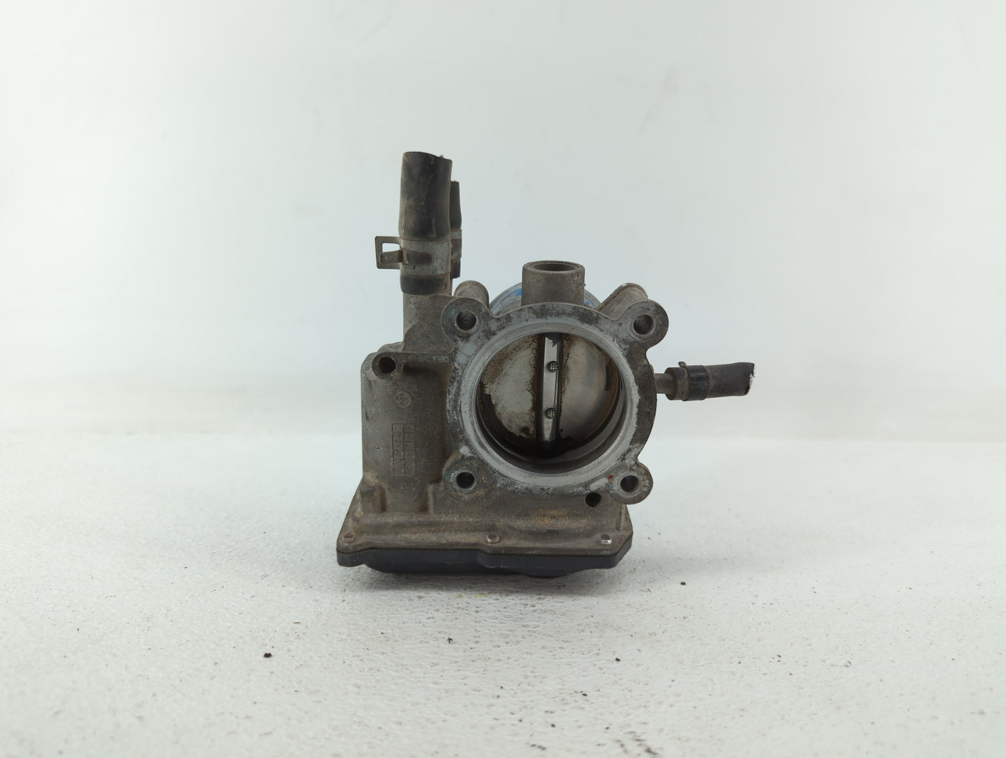 2012-2017 Hyundai Veloster Throttle Body P/N:35100-2B300 Fits Fits 2012 2013 2014 2015 2016 2017 2018 2019 OEM Used Auto Par