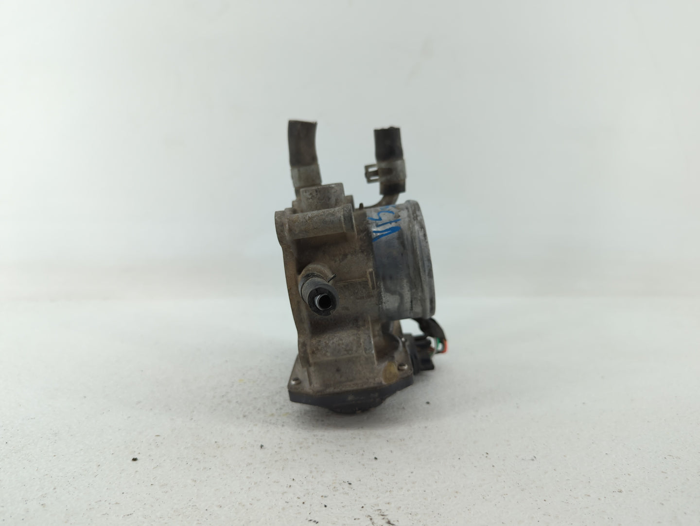 2012-2017 Hyundai Veloster Throttle Body P/N:35100-2B300 Fits Fits 2012 2013 2014 2015 2016 2017 2018 2019 OEM Used Auto Par