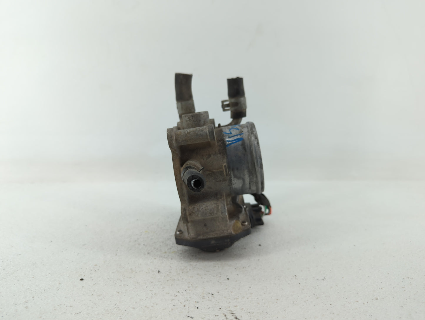 2012-2017 Hyundai Veloster Throttle Body P/N:35100-2B300 Fits Fits 2012 2013 2014 2015 2016 2017 2018 2019 OEM Used Auto Par