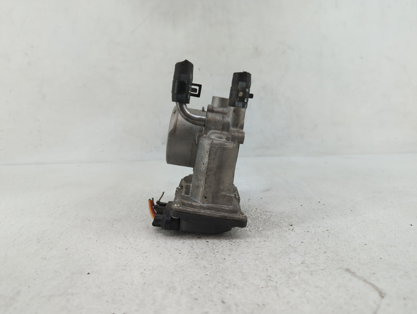 2012-2017 Hyundai Veloster Throttle Body P/N:35100-2B300 Fits Fits 2012 2013 2014 2015 2016 2017 2018 2019 OEM Used Auto Par