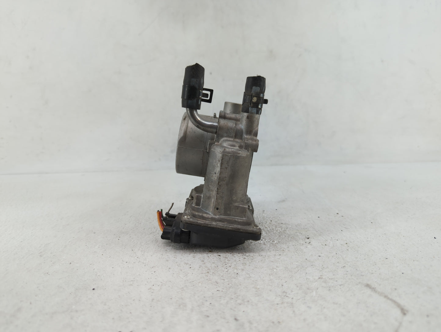 2012-2017 Hyundai Veloster Throttle Body P/N:35100-2B300 Fits Fits 2012 2013 2014 2015 2016 2017 2018 2019 OEM Used Auto Par