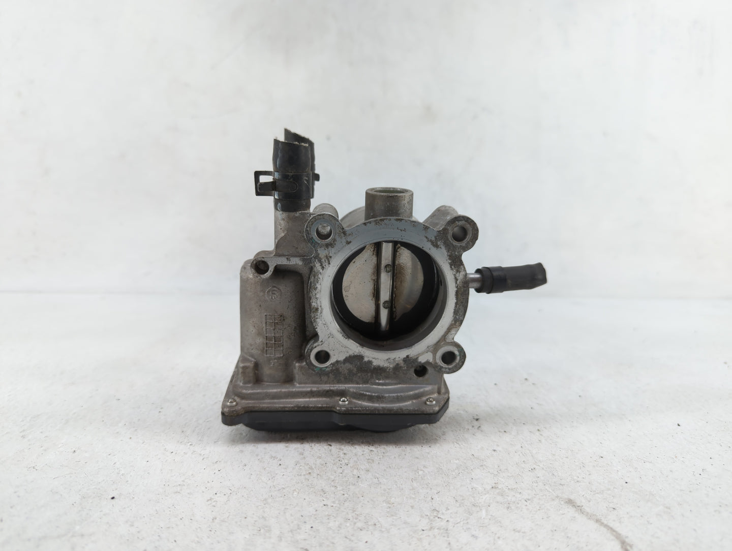 2012-2017 Hyundai Veloster Throttle Body P/N:35100-2B300 Fits Fits 2012 2013 2014 2015 2016 2017 2018 2019 OEM Used Auto Par