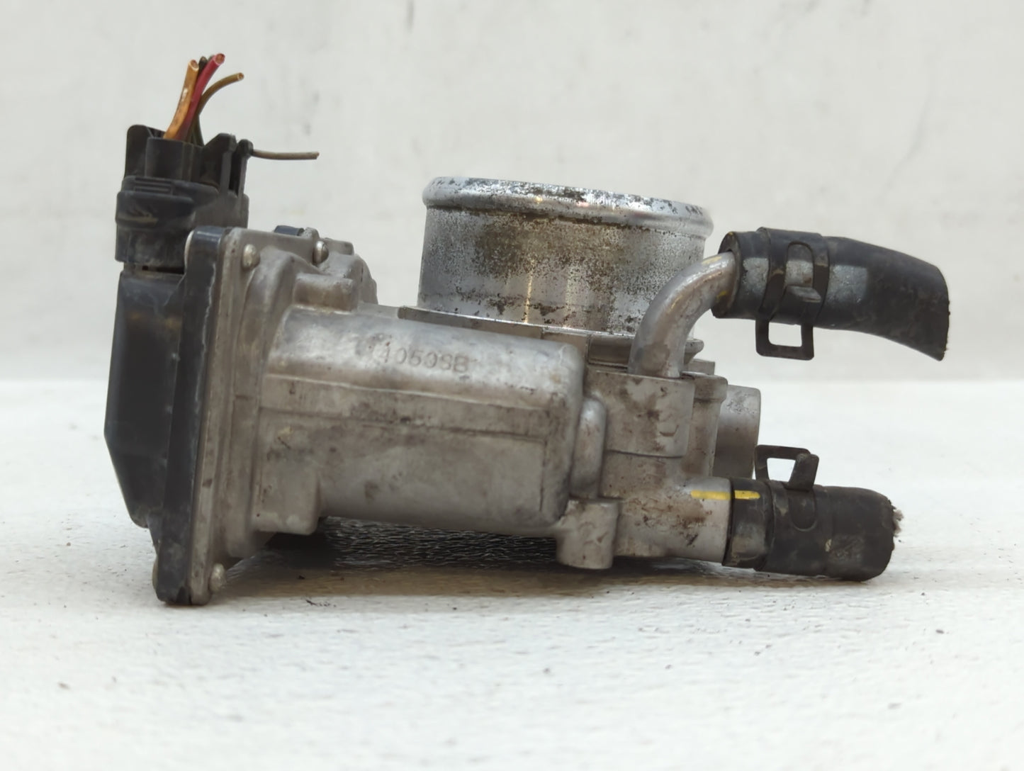 2013-2014 Hyundai Veloster Throttle Body P/N:35100-2B320 Fits Fits 2013 2014 2015 2016 OEM Used Auto Parts - Oemusedautopart