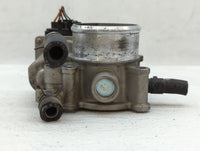 2013-2014 Hyundai Veloster Throttle Body P/N:35100-2B320 Fits Fits 2013 2014 2015 2016 OEM Used Auto Parts - Oemusedautopart