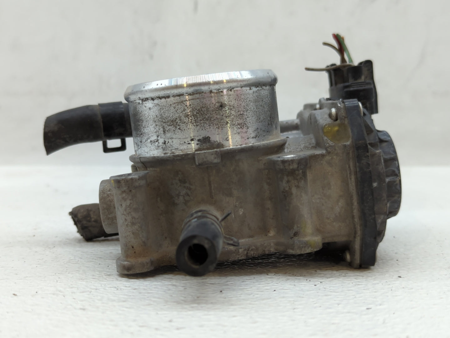 2013-2014 Hyundai Veloster Throttle Body P/N:35100-2B320 Fits Fits 2013 2014 2015 2016 OEM Used Auto Parts - Oemusedautopart