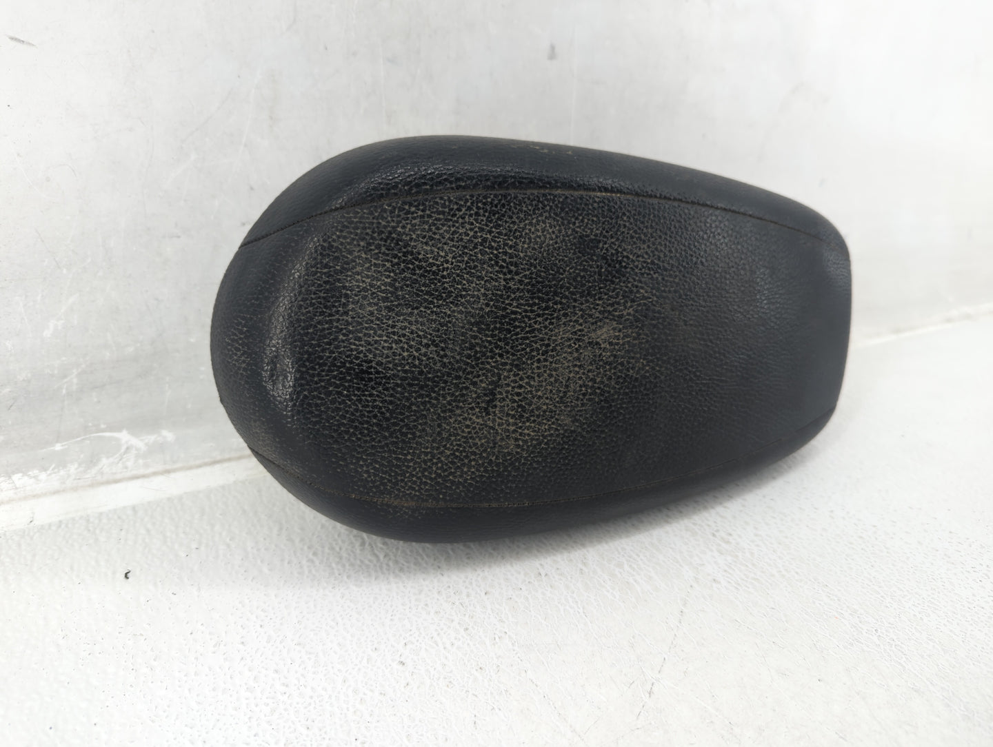 2015 Hyundai Veloster Center Console Armrest Cover Lid Black - Oemusedautoparts1.com