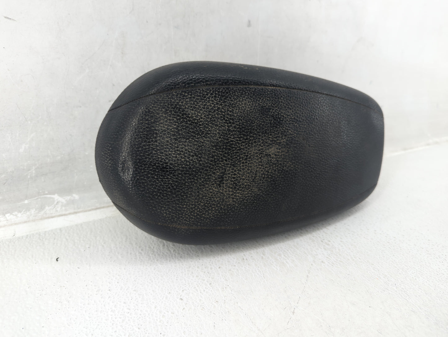 2015 Hyundai Veloster Center Console Armrest Cover Lid Black - Oemusedautoparts1.com