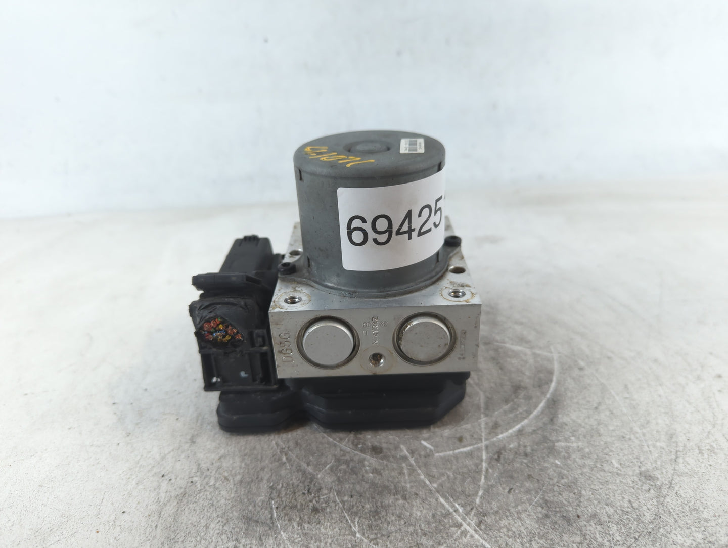 2015-2017 Hyundai Veloster ABS Pump Control Module Replacement P/N:58920-2V470 Fits Fits 2015 2016 2017 OEM Used Auto Parts 
