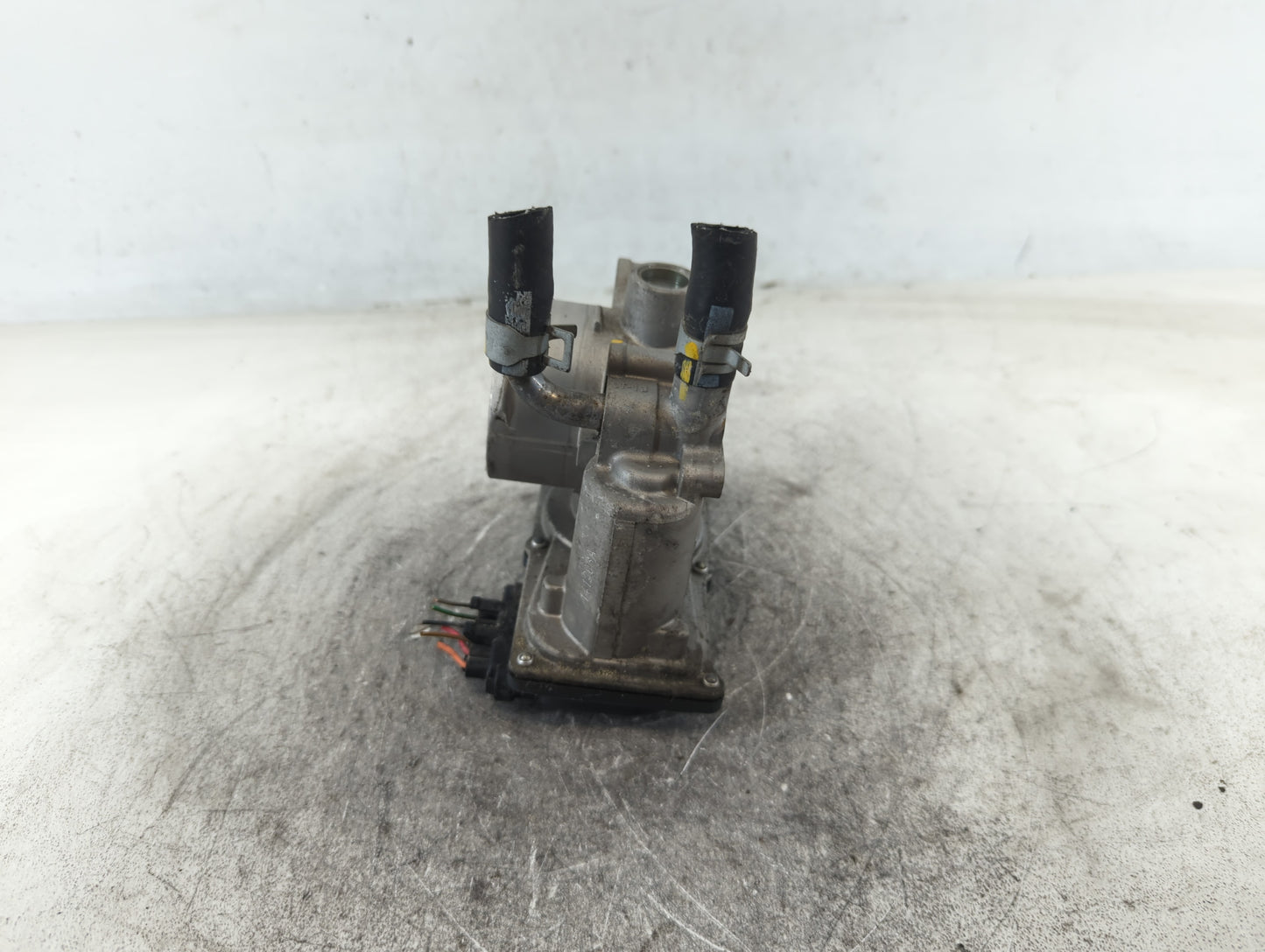 2012-2017 Hyundai Veloster Throttle Body P/N:35100-2B300 Fits Fits 2012 2013 2014 2015 2016 2017 2018 2019 OEM Used Auto Par