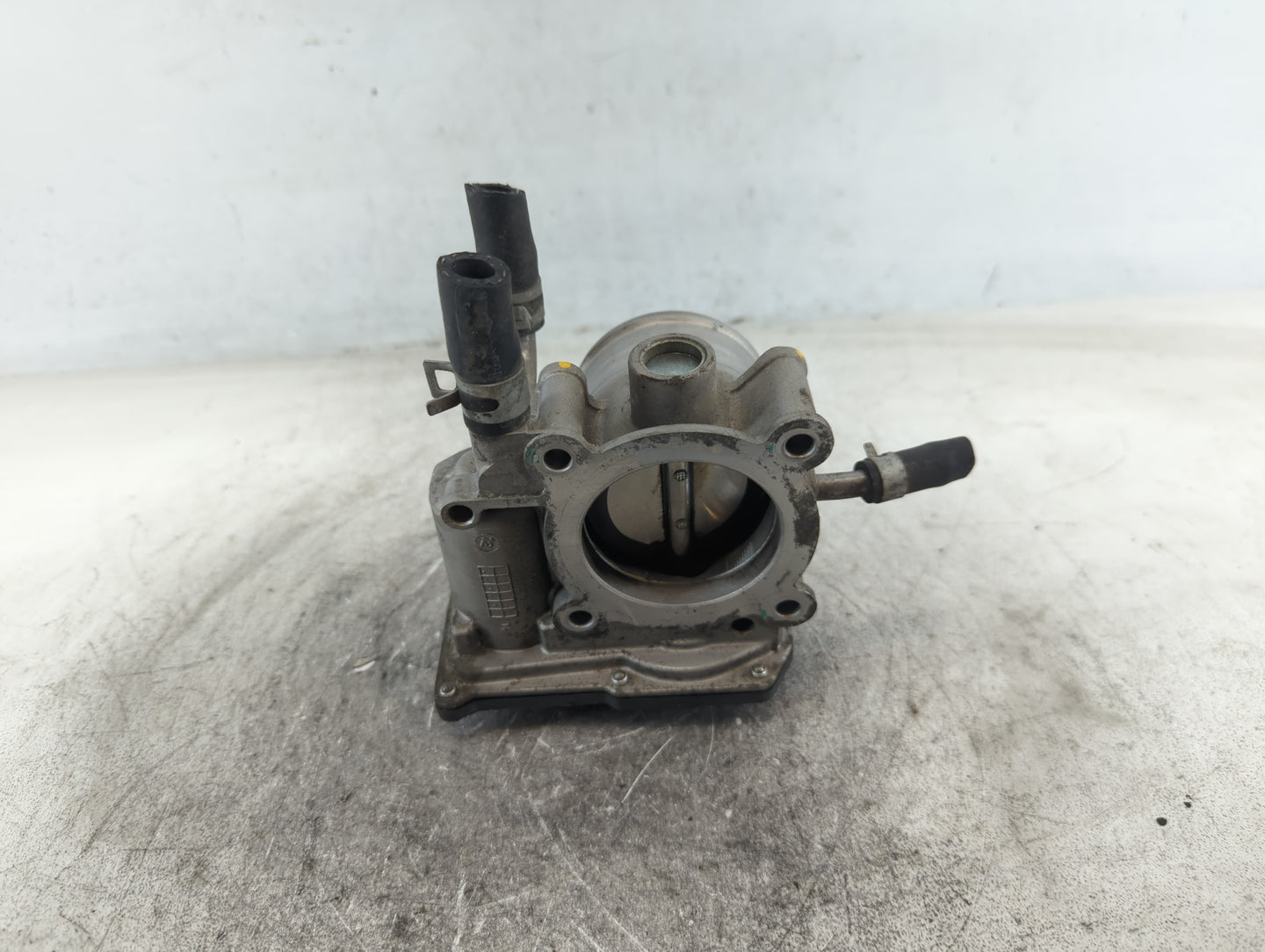 2012-2017 Hyundai Veloster Throttle Body P/N:35100-2B300 Fits Fits 2012 2013 2014 2015 2016 2017 2018 2019 OEM Used Auto Par