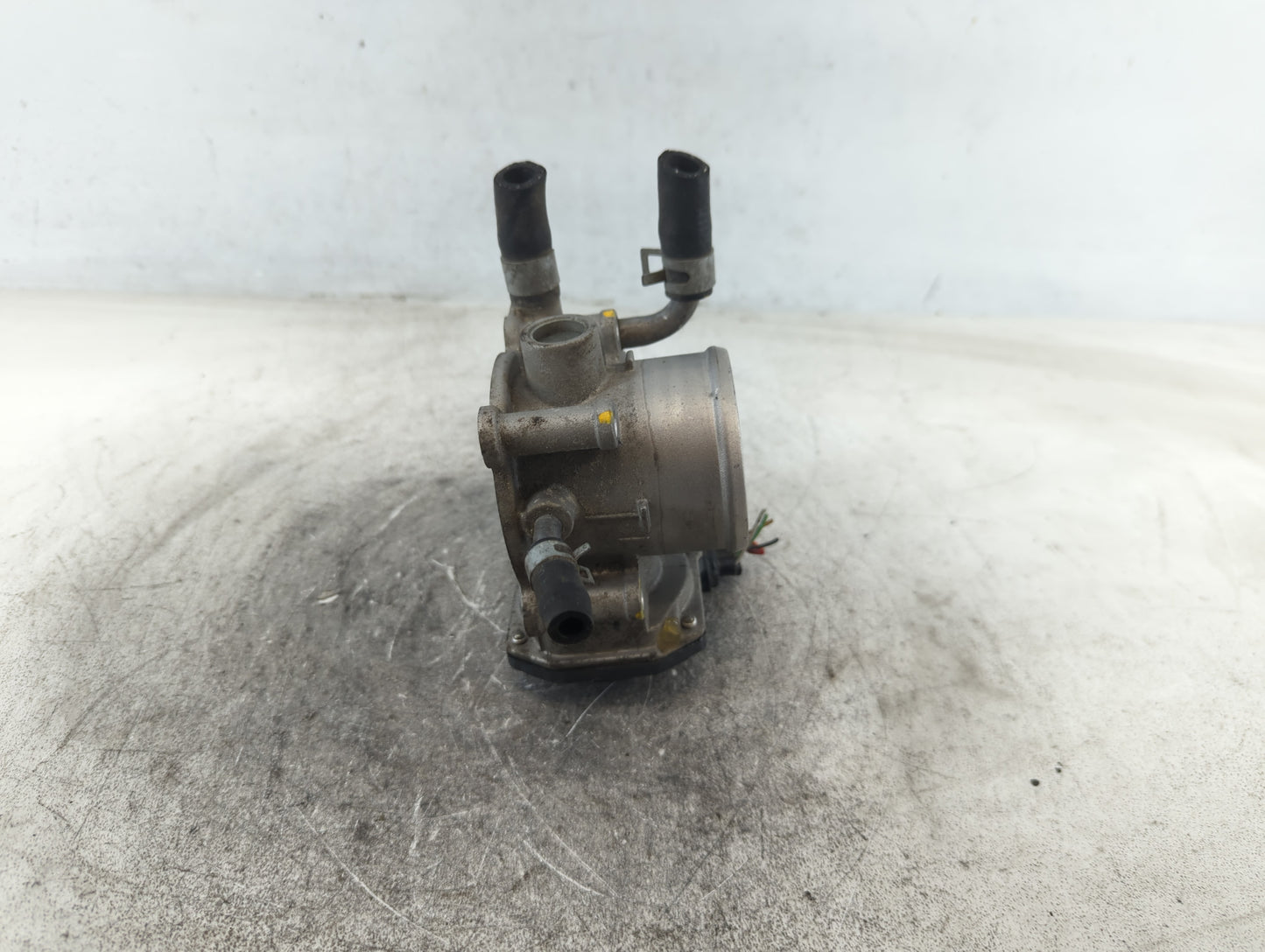 2012-2017 Hyundai Veloster Throttle Body P/N:35100-2B300 Fits Fits 2012 2013 2014 2015 2016 2017 2018 2019 OEM Used Auto Par