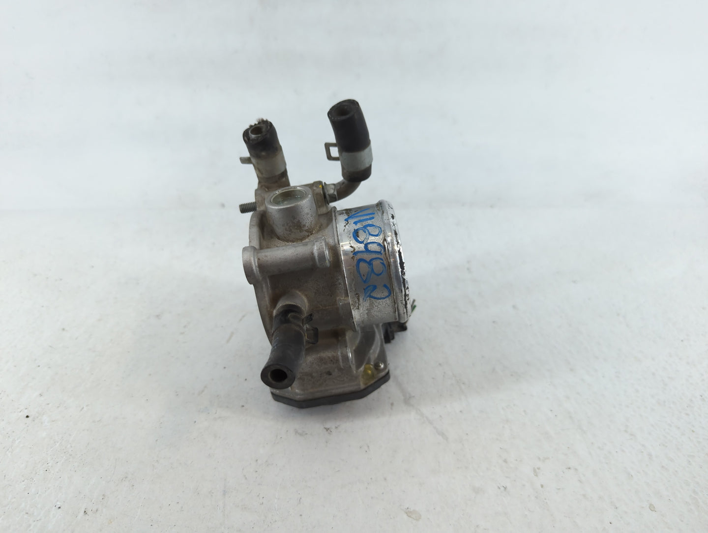 2013-2014 Hyundai Veloster Throttle Body P/N:35100-2B320 544 10R2 Fits Fits 2013 2014 2015 2016 OEM Used Auto Parts - Oemuse