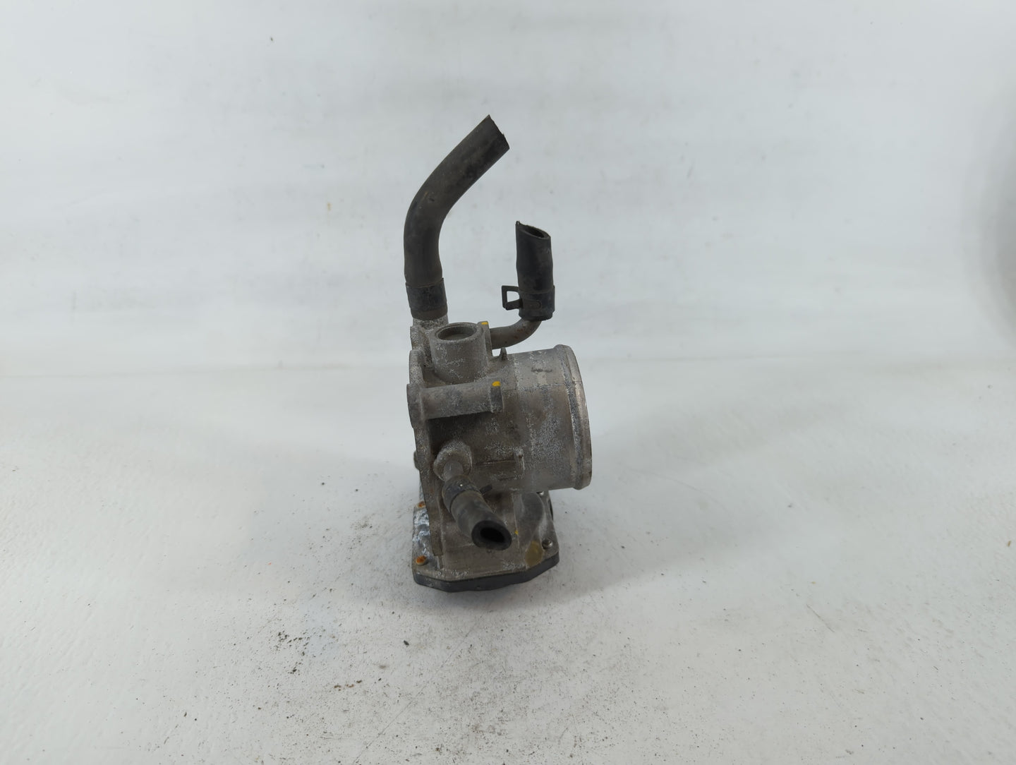 2012-2017 Hyundai Veloster Throttle Body P/N:35100-2B300 Fits Fits 2012 2013 2014 2015 2016 2017 2018 2019 OEM Used Auto Par