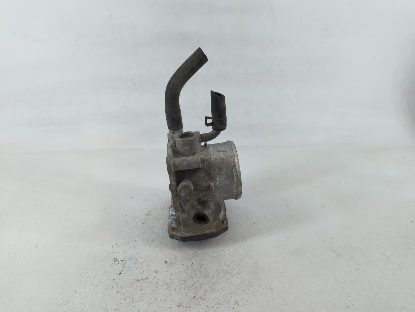 2012-2017 Hyundai Veloster Throttle Body P/N:35100-2B300 Fits Fits 2012 2013 2014 2015 2016 2017 2018 2019 OEM Used Auto Par