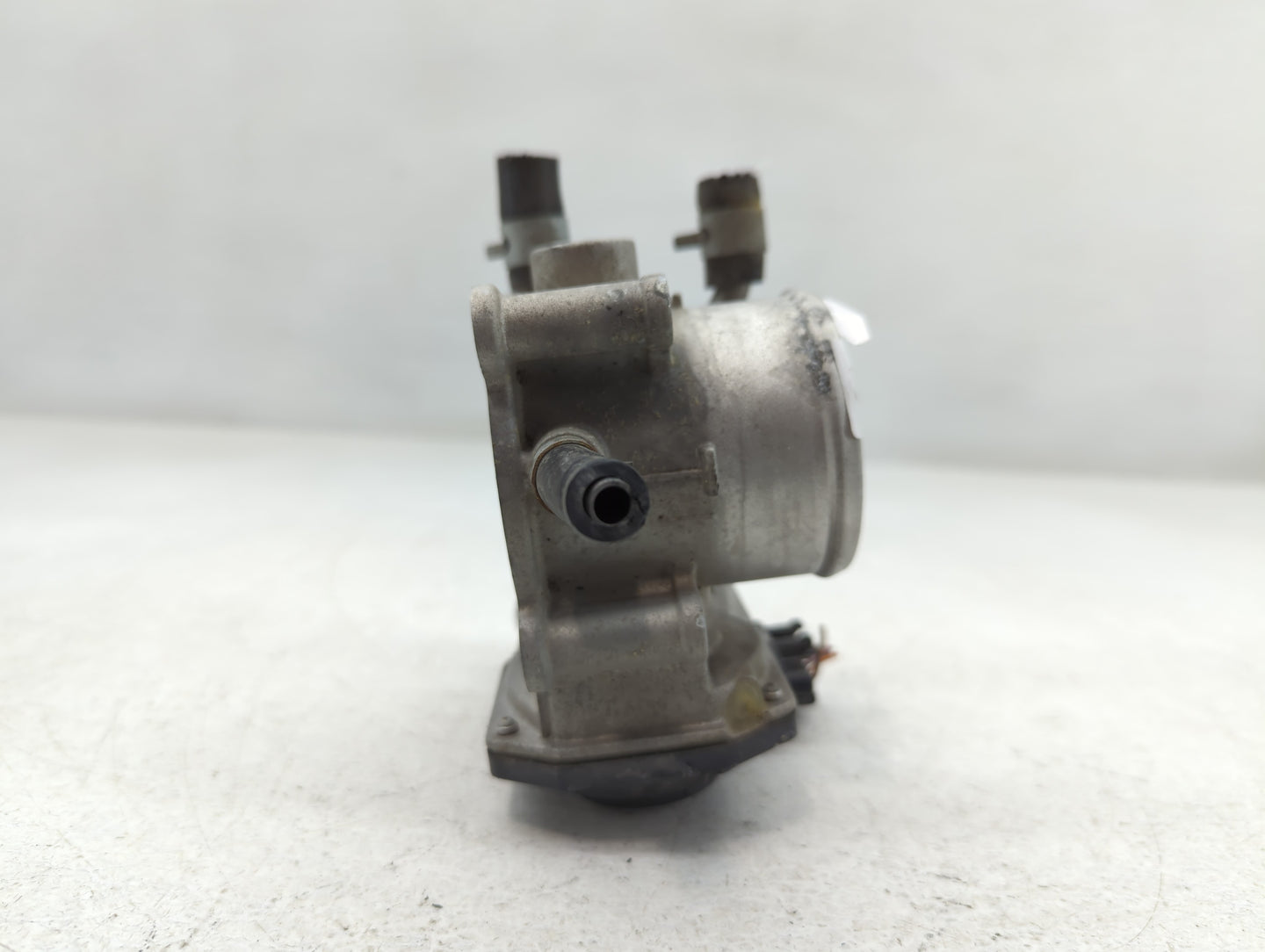 2015-2020 Hyundai Veloster Throttle Body P/N:35100-2B300 Fits Fits 2015 2016 2017 2018 2019 2020 2021 2022 OEM Used Auto Par