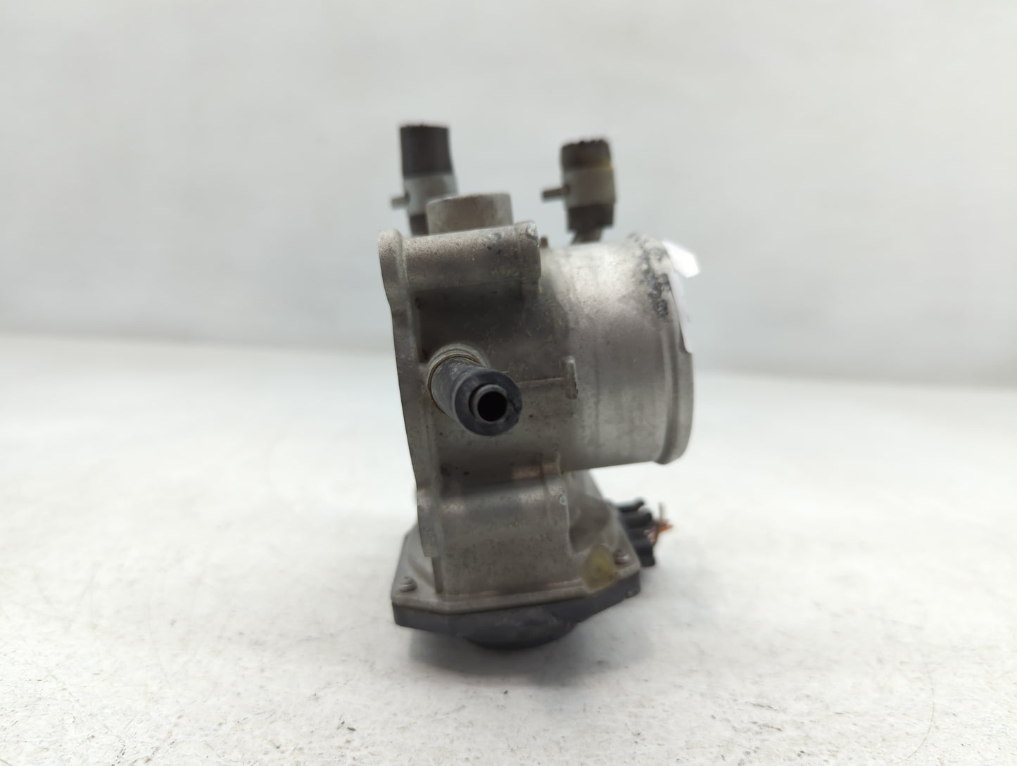 2015-2020 Hyundai Veloster Throttle Body P/N:35100-2B300 Fits Fits 2015 2016 2017 2018 2019 2020 2021 2022 OEM Used Auto Par