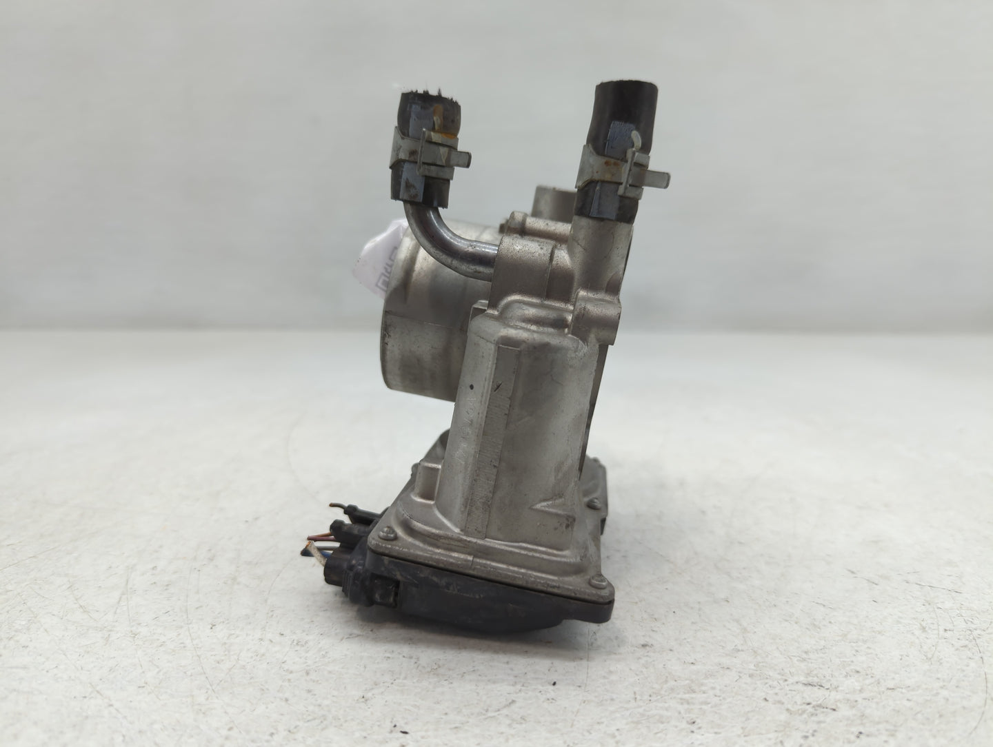 2015-2020 Hyundai Veloster Throttle Body P/N:35100-2B300 Fits Fits 2015 2016 2017 2018 2019 2020 2021 2022 OEM Used Auto Par