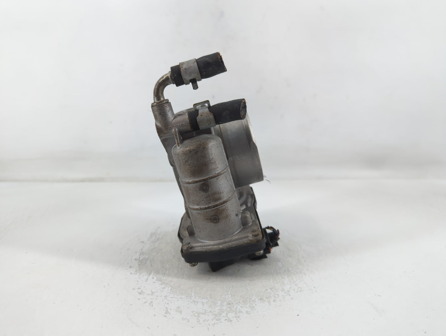 2008-2013 Infiniti G37 Throttle Body P/N:K 5926 526-01 Fits OEM Used Auto Parts - Oemusedautoparts1.com