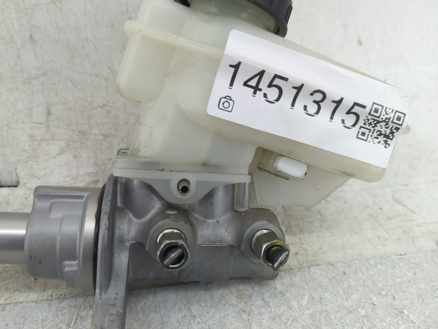2015-2015 Infiniti Q40 Brake Master Cylinder - Oemusedautoparts1.com