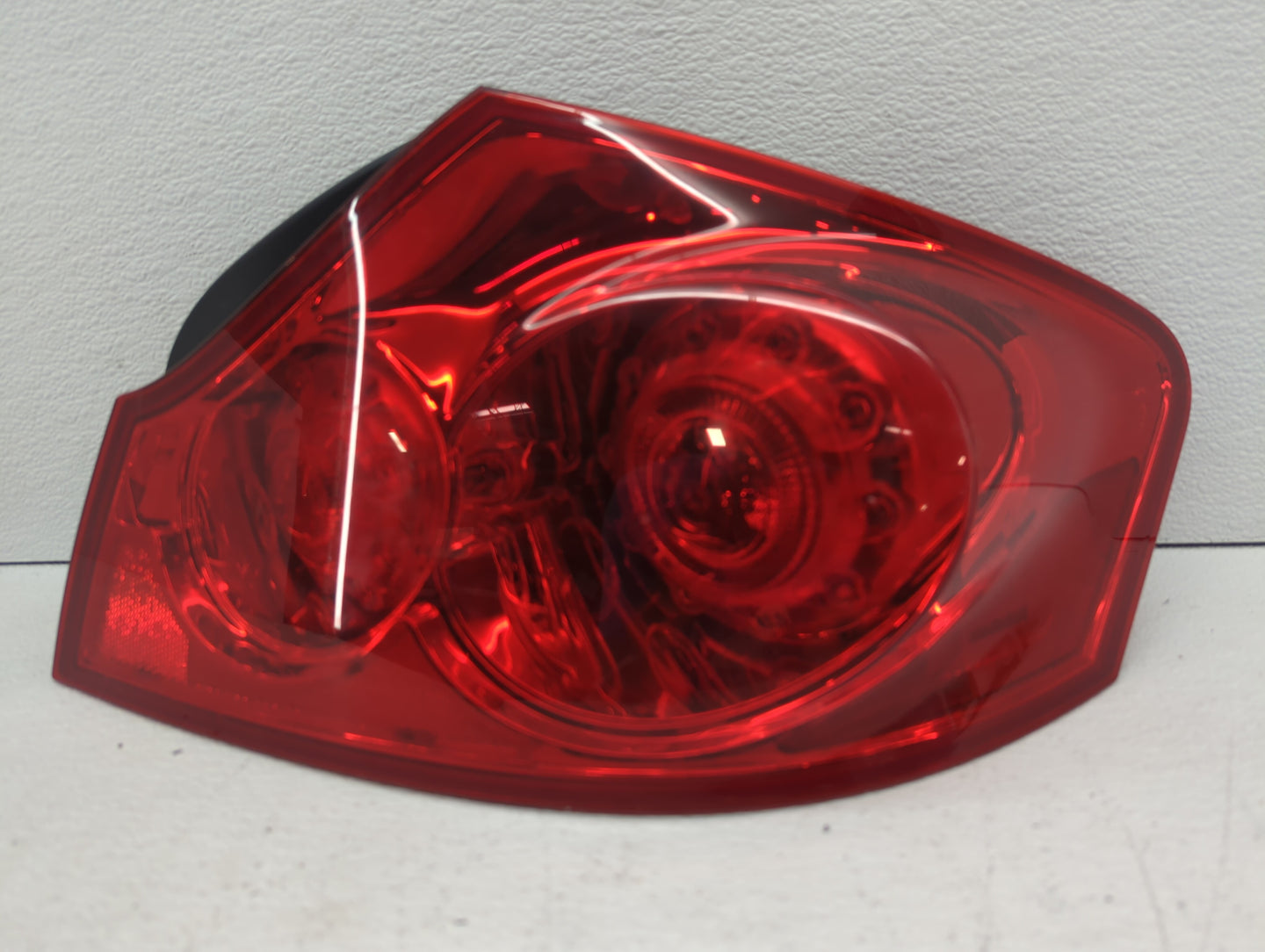 2015 Infiniti Q40 Tail Light Assembly Passenger Right OEM P/N:00286C 02579D4 Fits Fits 2007 2008 2009 2010 2011 2012 2013 OE