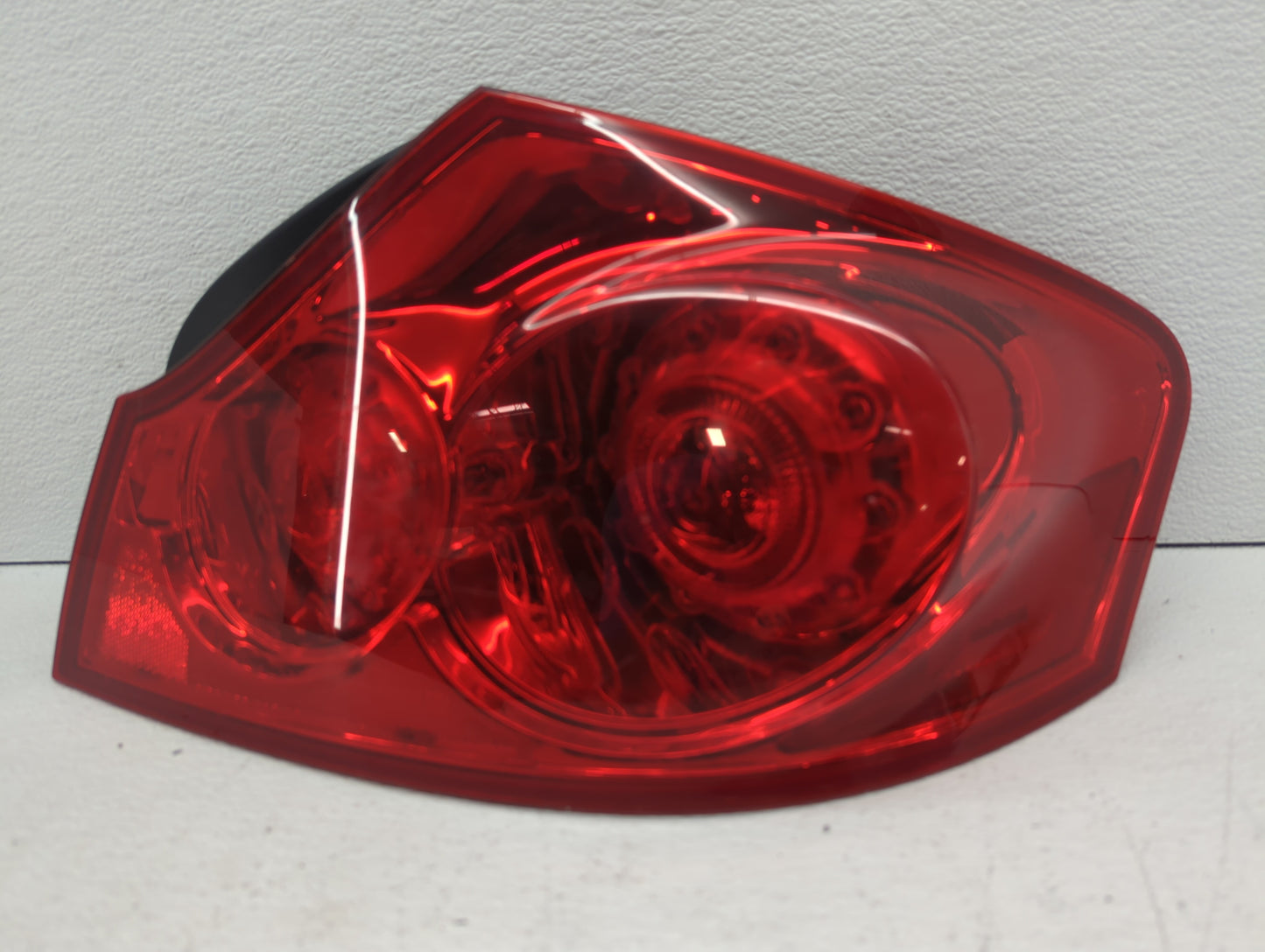 2015 Infiniti Q40 Tail Light Assembly Passenger Right OEM P/N:00286C 02579D4 Fits Fits 2007 2008 2009 2010 2011 2012 2013 OE
