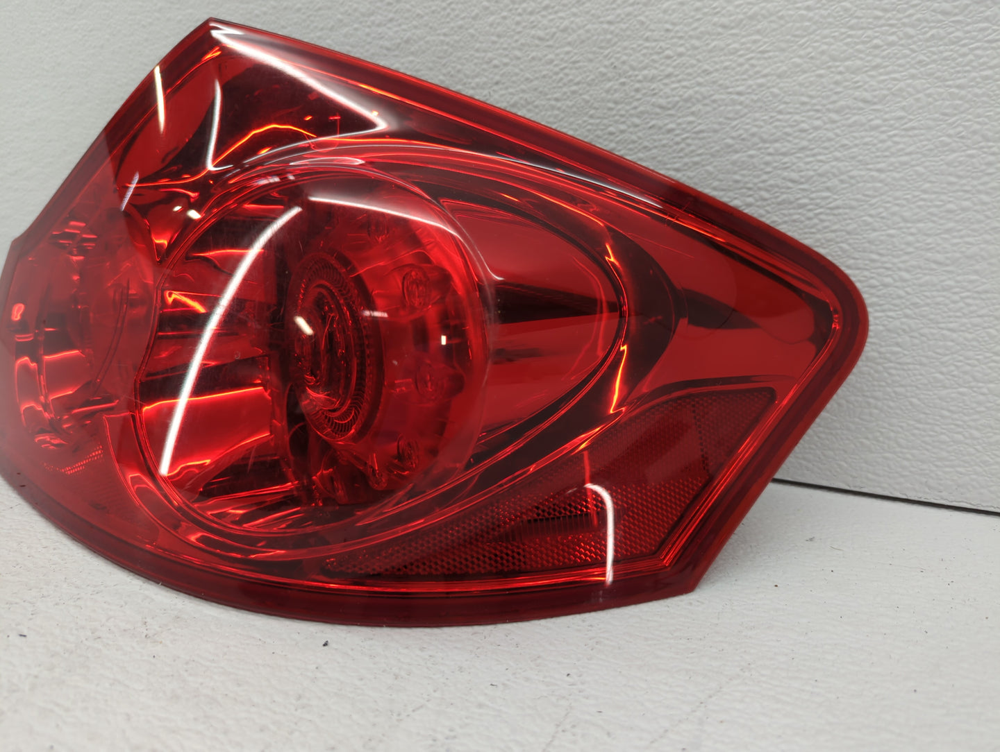 2015 Infiniti Q40 Tail Light Assembly Passenger Right OEM P/N:00286C 02579D4 Fits Fits 2007 2008 2009 2010 2011 2012 2013 OE