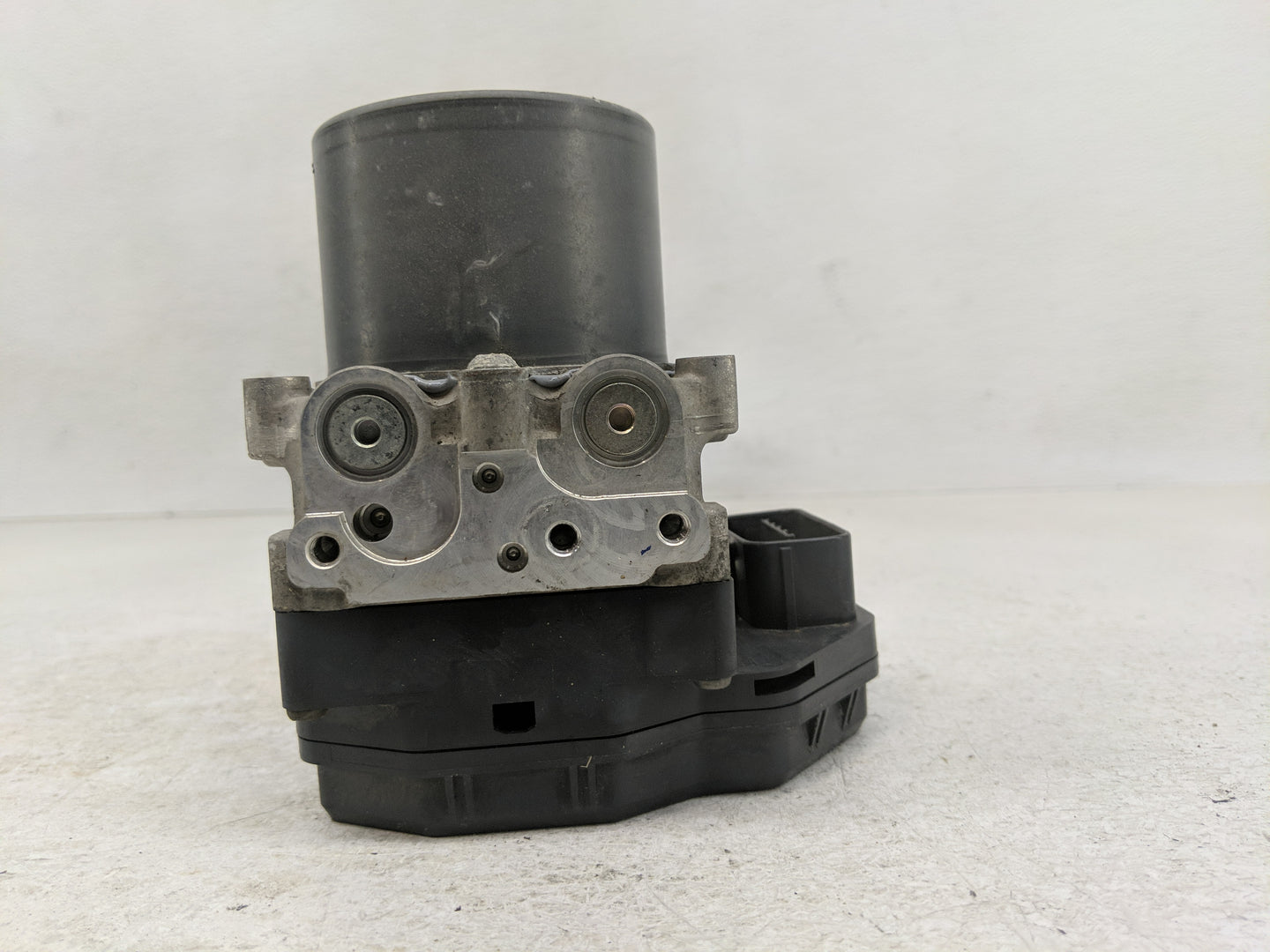 2014-2015 Infiniti Q50 ABS Pump Control Module Replacement Fits Fits 2014 2015 OEM Used Auto Parts - Oemusedautoparts1.com