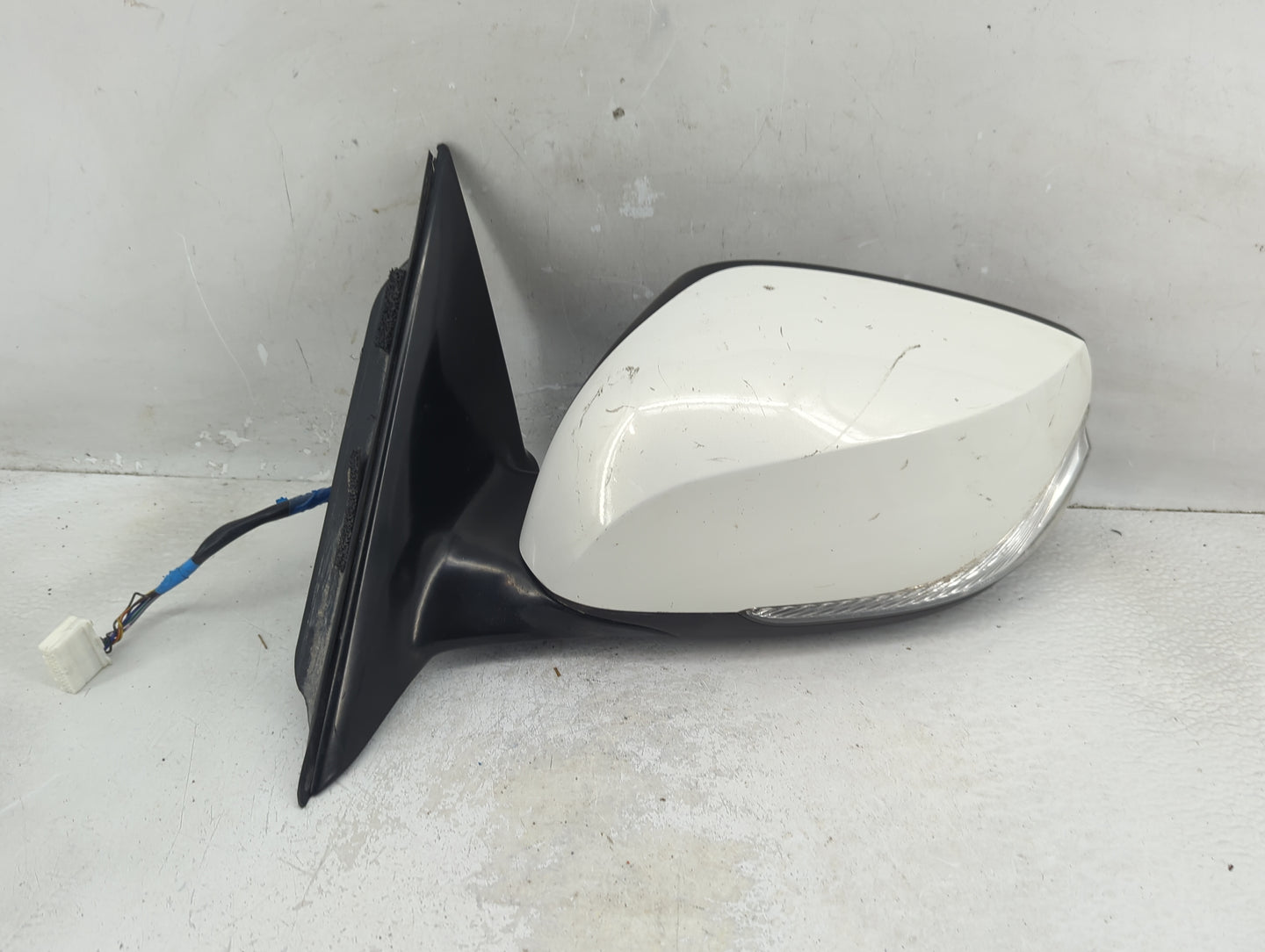 2014-2020 Infiniti Q50 Driver Side View Mirror - Left Door Mirror OEM Used - Oemusedautoparts1.com