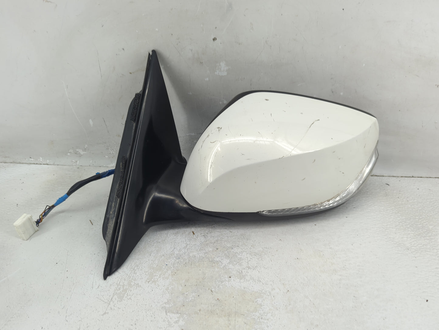 2014-2020 Infiniti Q50 Driver Side View Mirror - Left Door Mirror OEM Used - Oemusedautoparts1.com