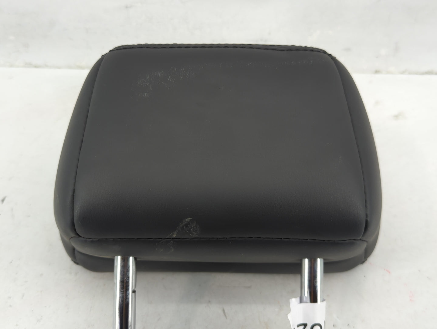 2015 Infiniti Q50 Headrest Head Rest Rear Center Seat Fits OEM Used Auto Parts - Oemusedautoparts1.com